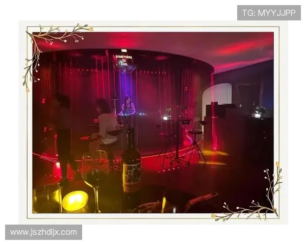 她，走进酒吧，点亮了整个夜晚